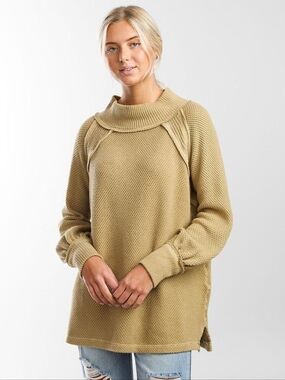 We The Free She's A Keeper Tunic